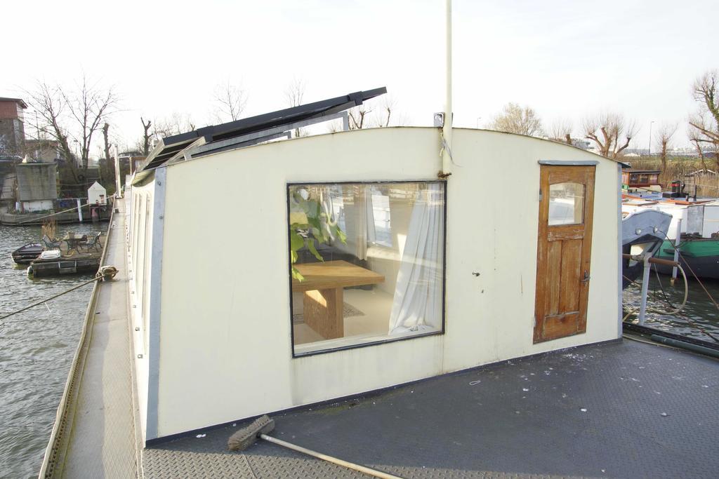 Hotel The Island Houseboat Ámsterdam Exterior foto