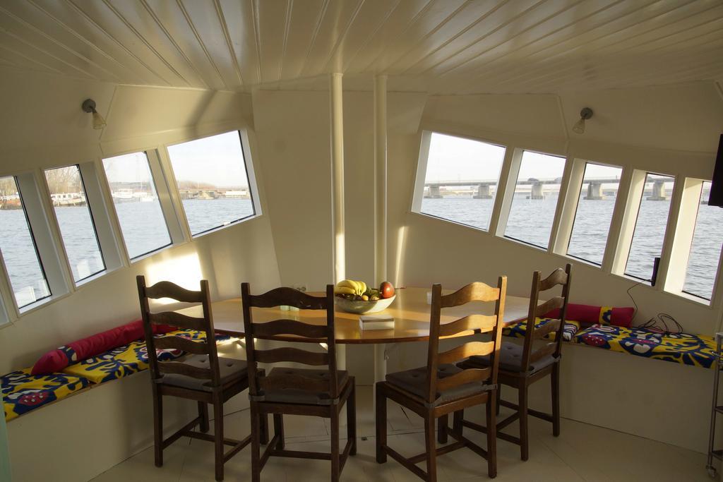 Hotel The Island Houseboat Ámsterdam Exterior foto