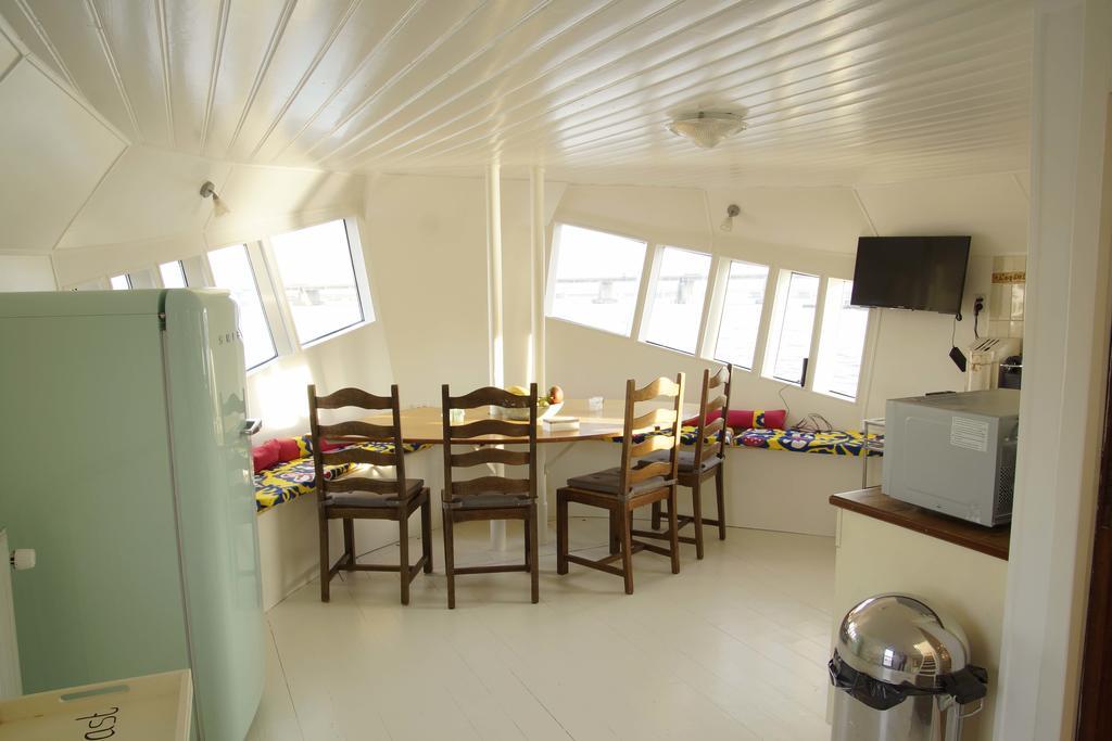 Hotel The Island Houseboat Ámsterdam Exterior foto