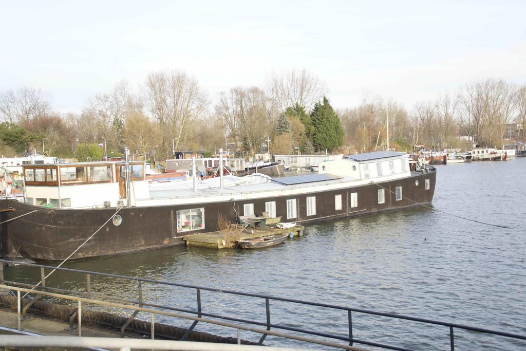 Hotel The Island Houseboat Ámsterdam Exterior foto