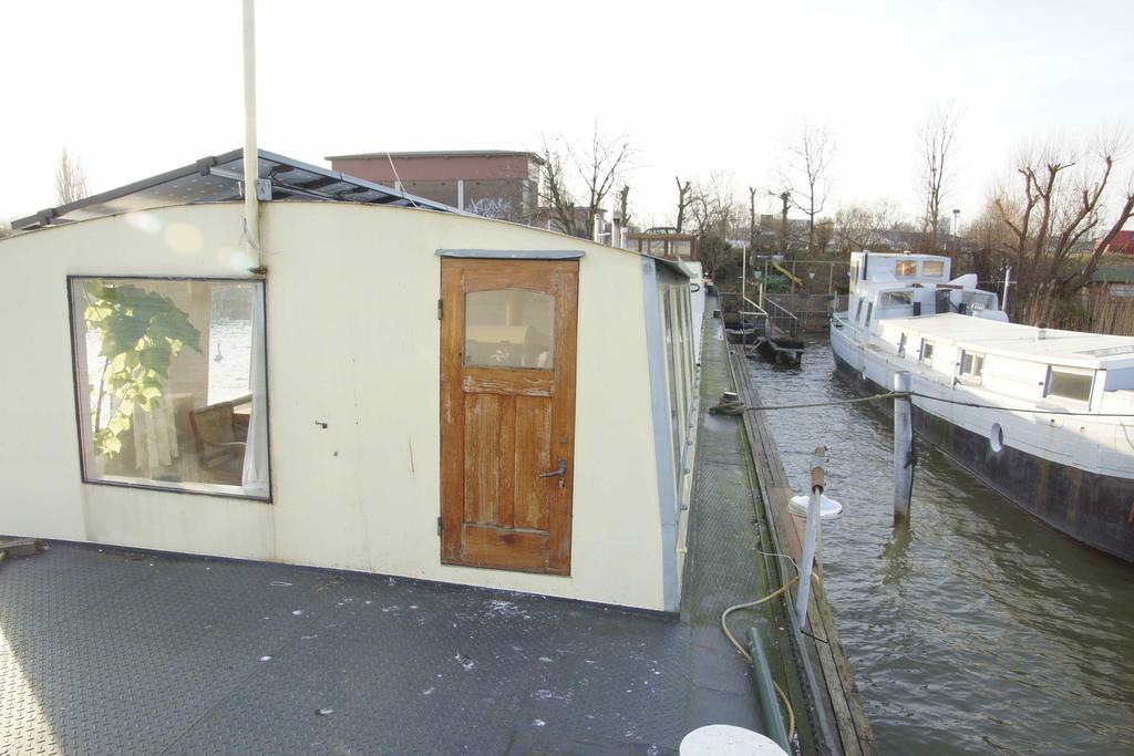 Hotel The Island Houseboat Ámsterdam Exterior foto
